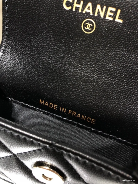 First Bag Ru CHANEL AIRPODS CASE 0731